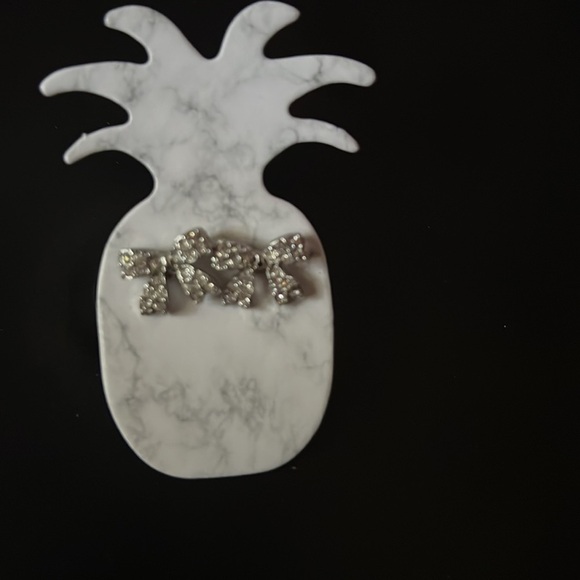 Earrings - Picture 2 of 3